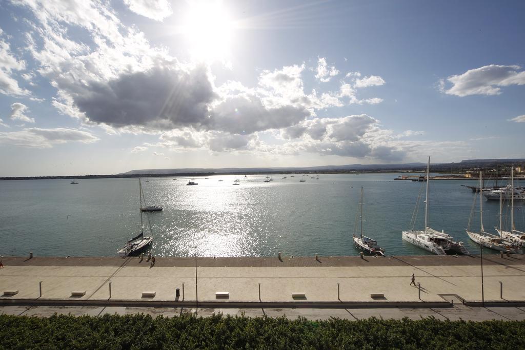 Ortigia Camere Con Vista Da Giulio B&B Syracuse ภายนอก รูปภาพ