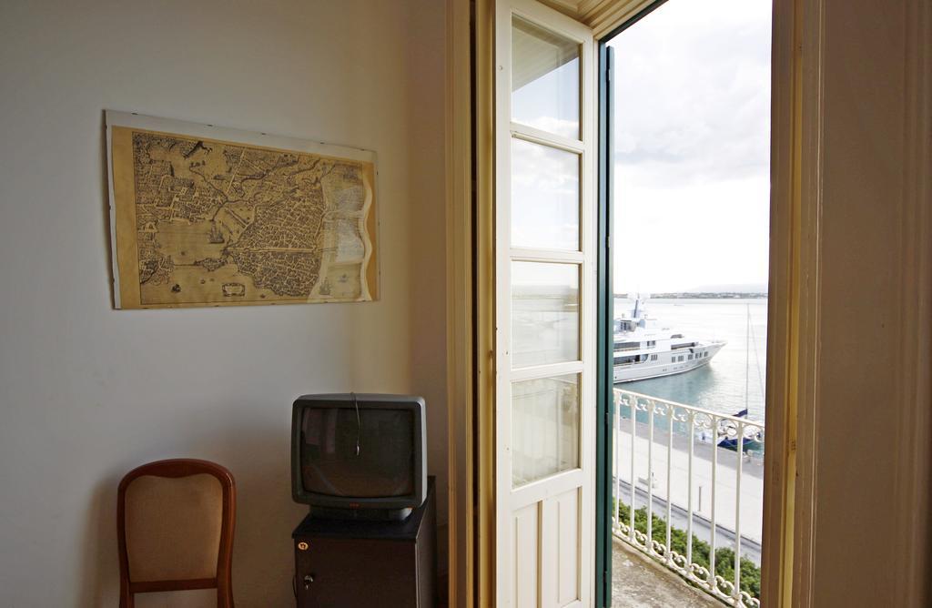 Ortigia Camere Con Vista Da Giulio B&B Syracuse ภายนอก รูปภาพ