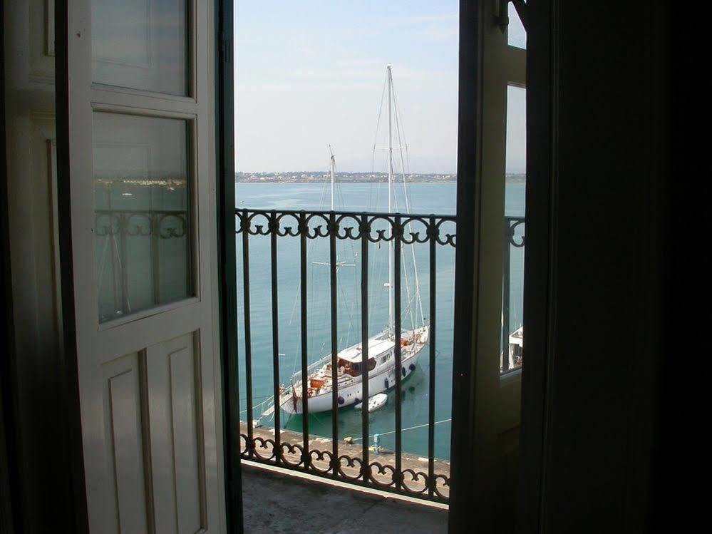 Ortigia Camere Con Vista Da Giulio B&B Syracuse ภายนอก รูปภาพ